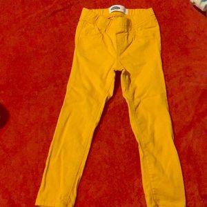 Girls skinny jegging